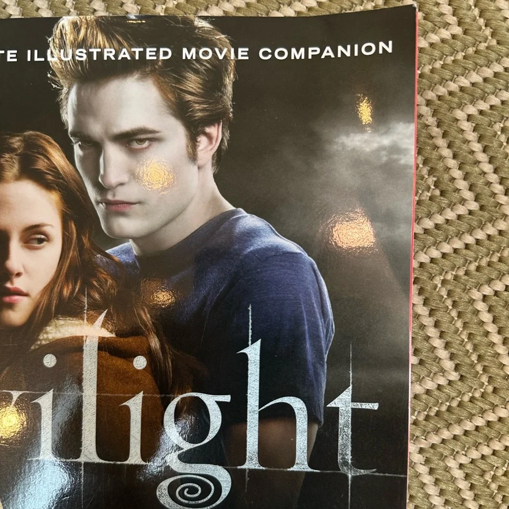 Twilight EUC Complete Illustrated Movie Companion Paperback book 2008